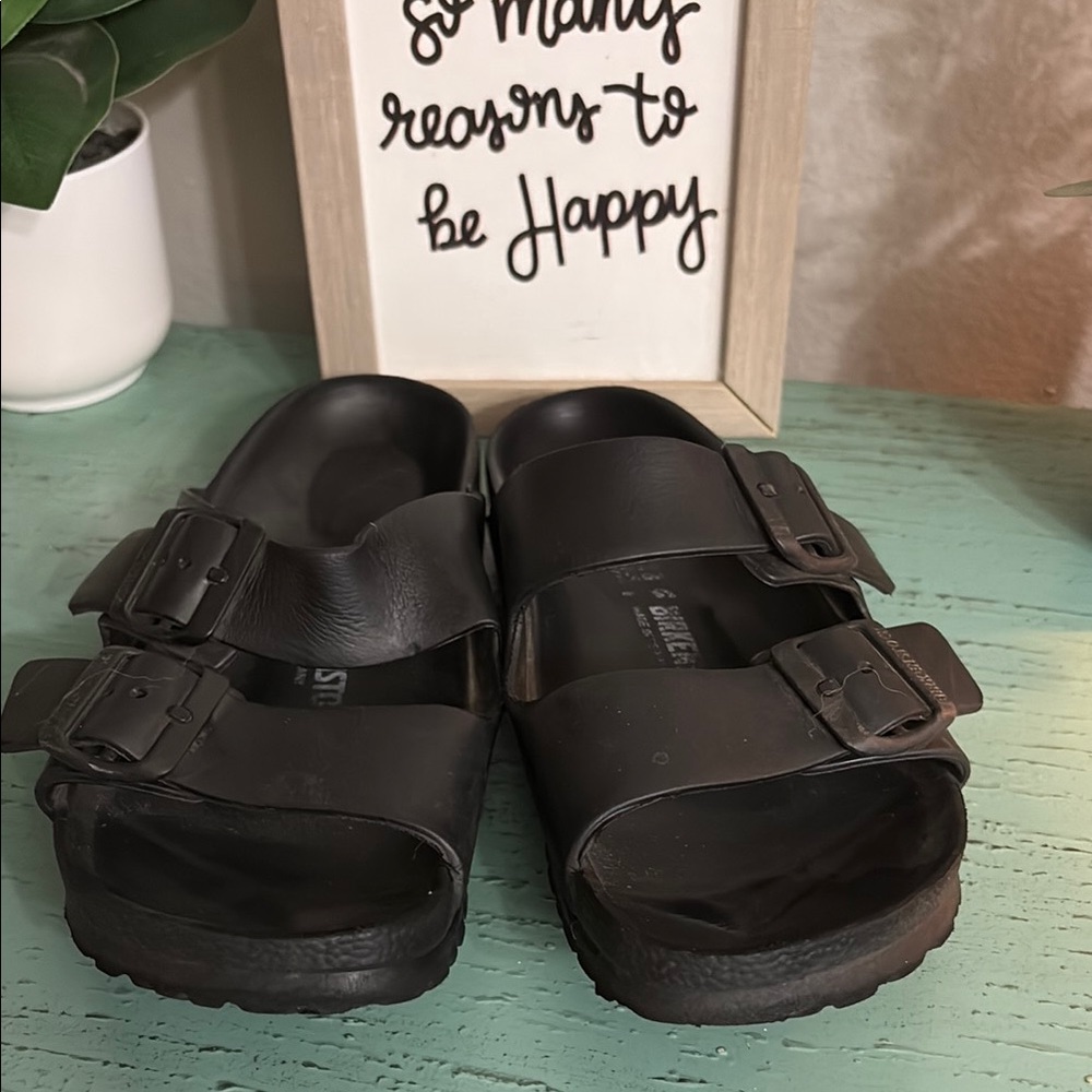 Black Double Strap Sandals SZ 7 box 147